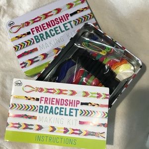 Friendship bracelet making kit